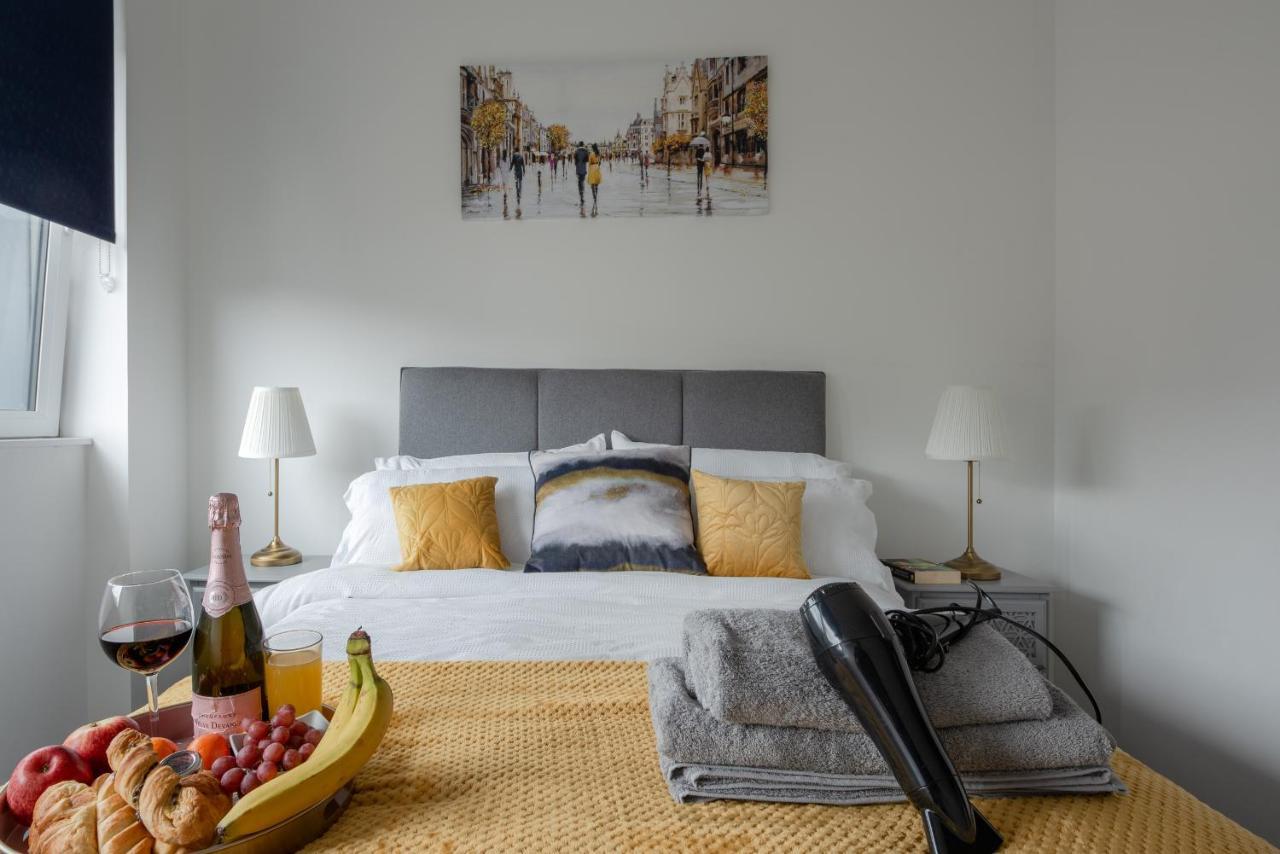 Deluxe 2 Bed, 2 Bathroom Within Walking Distance To Train Station And Centre. * Milton Keynes