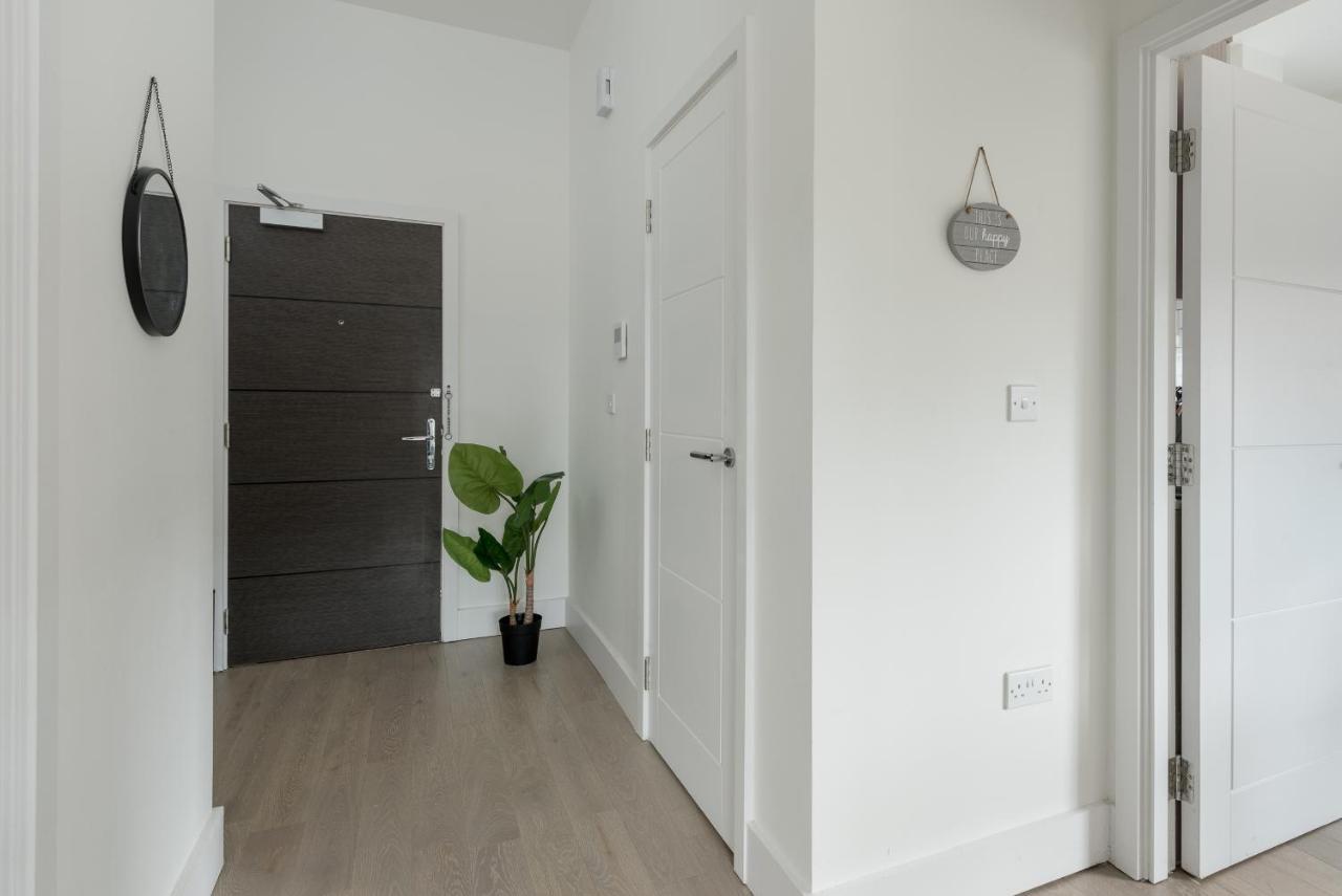 Appartement Deluxe 2 Bed, 2 Bathroom Within Walking Distance To Train Station And Centre.